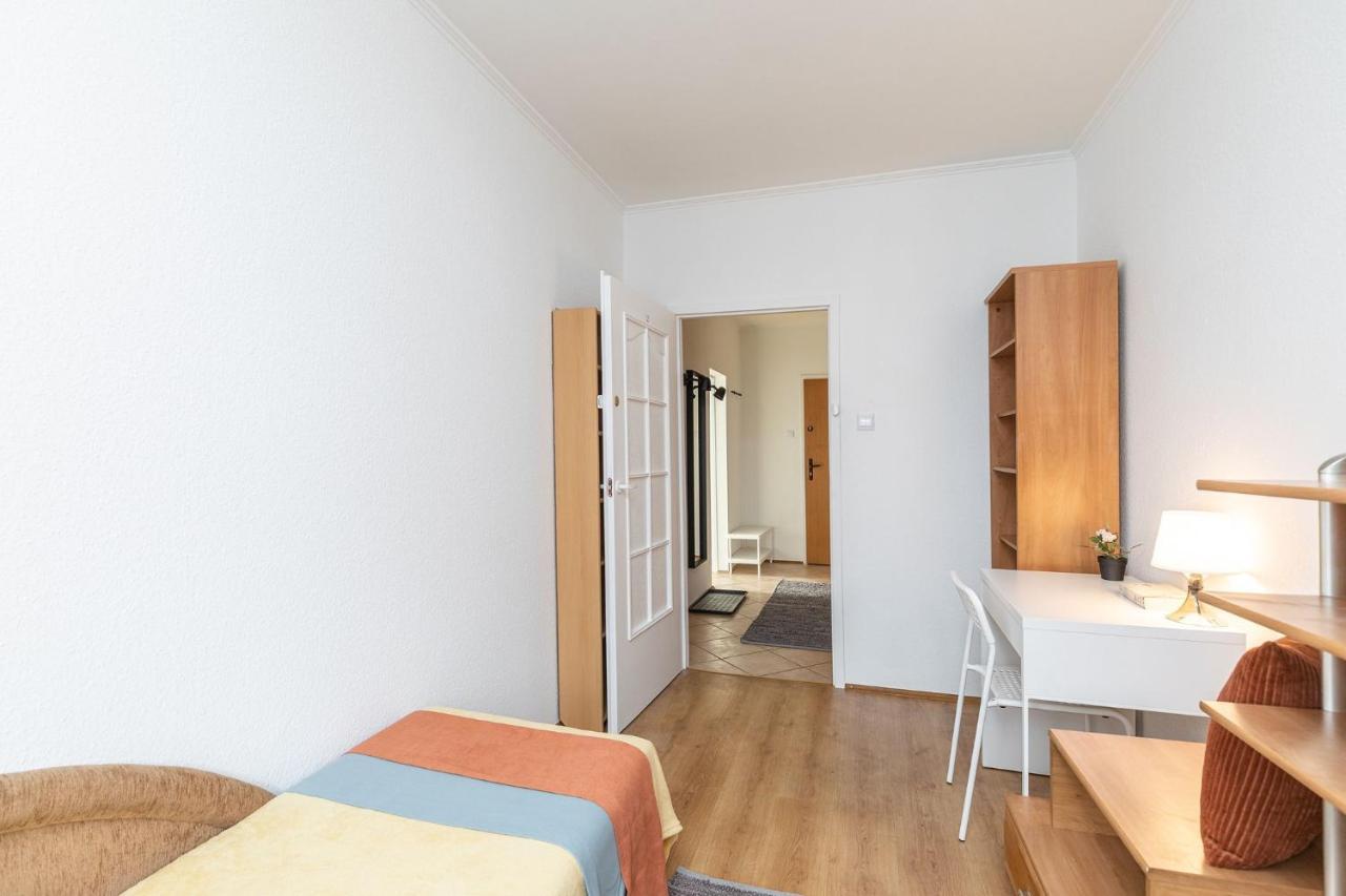 Room, Pirenejska 20 Cozy Rooms وارسو المظهر الخارجي الصورة