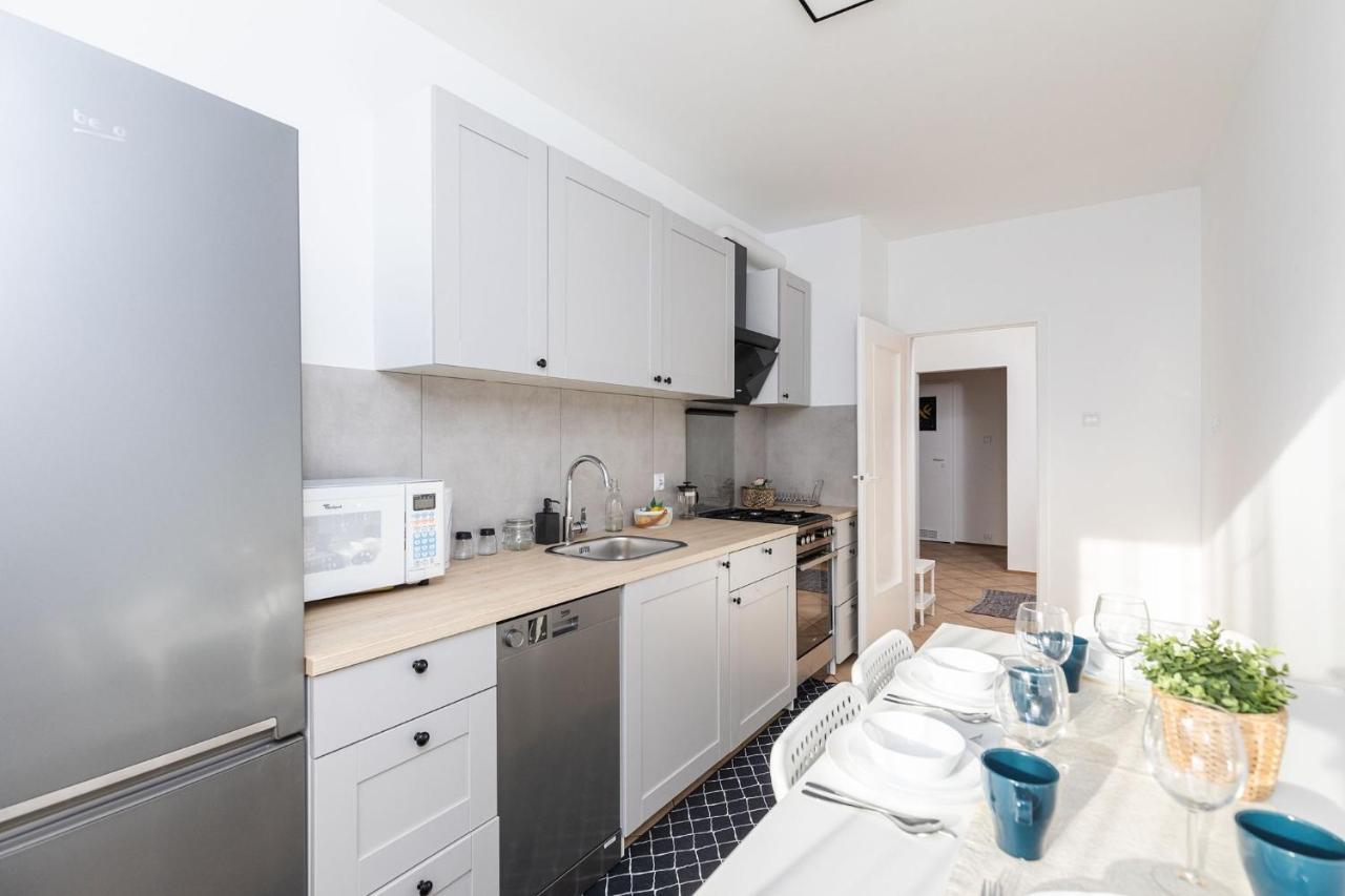 Room, Pirenejska 20 Cozy Rooms وارسو المظهر الخارجي الصورة