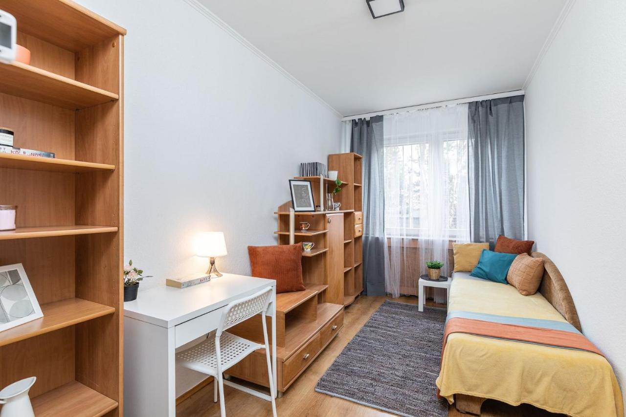 Room, Pirenejska 20 Cozy Rooms وارسو المظهر الخارجي الصورة